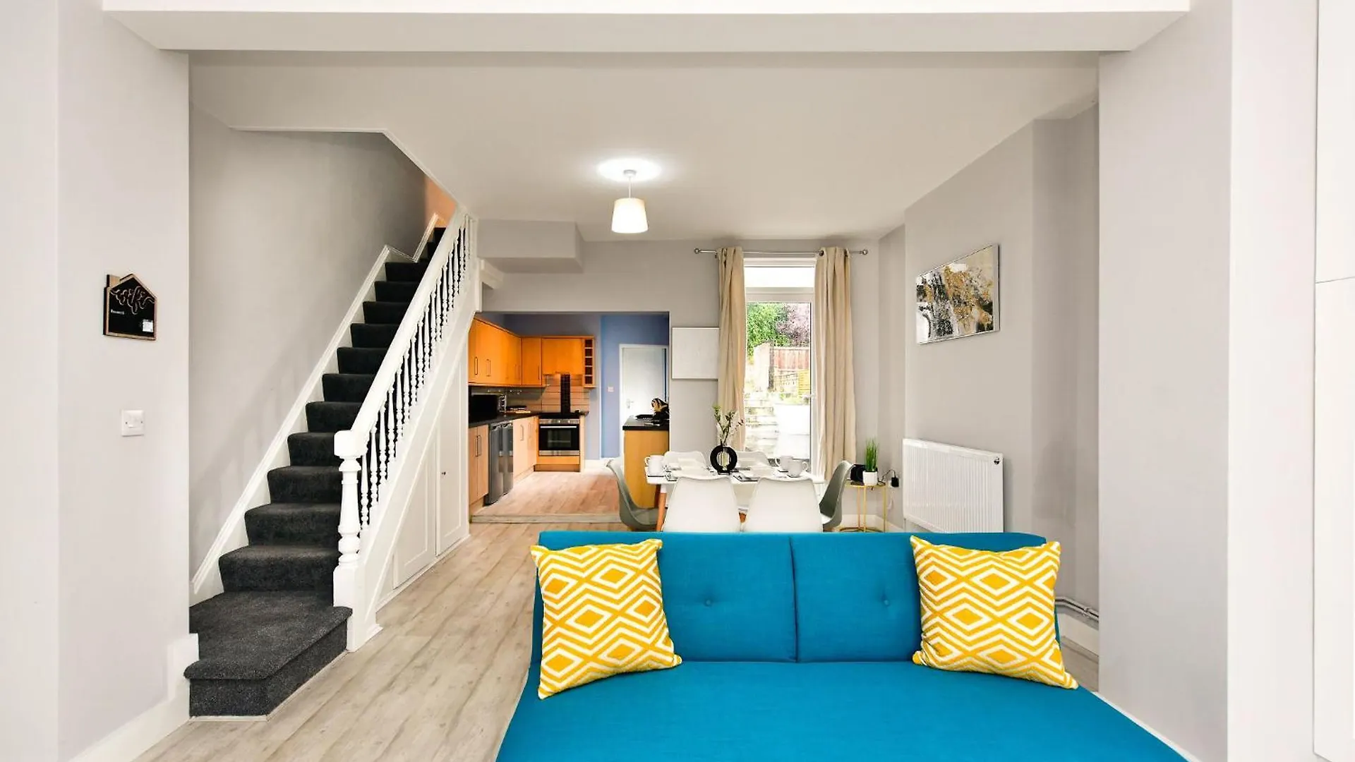 3-Bed Semi-Detached Home Swansea L Near Beach L Sleeps 6 L 4 Beds L By Jmt Stays The Mumbles