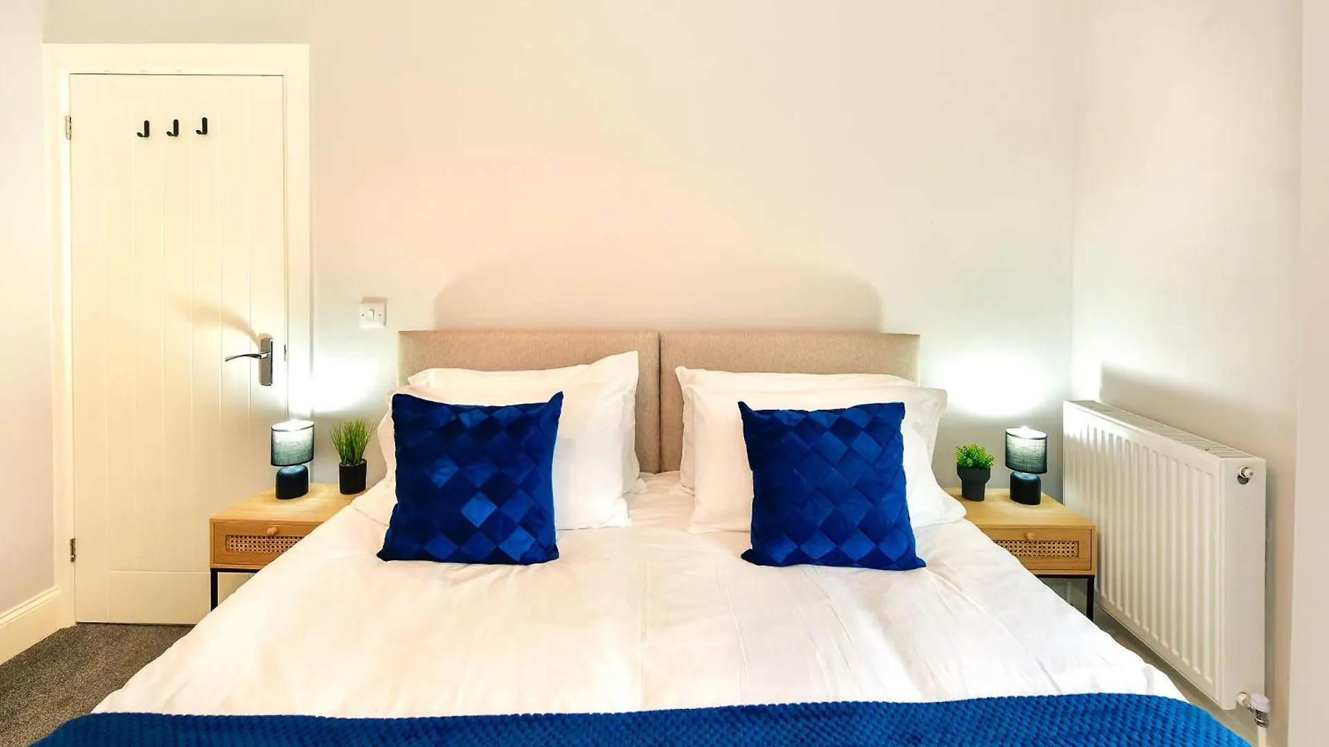 Apartment 3-Bed Semi-Detached Home Swansea L Near Beach L Sleeps 6 L 4 Beds L By Jmt Stays The Mumbles