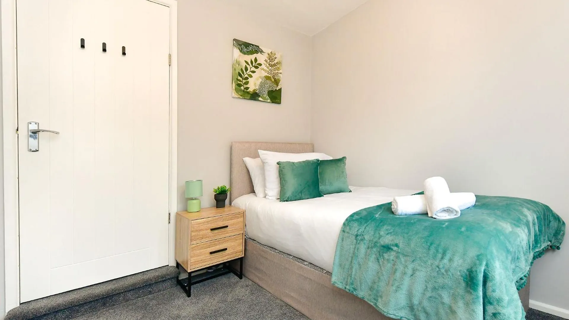 3-Bed Semi-Detached Home Swansea L Near Beach L Sleeps 6 L 4 Beds L By Jmt Stays The Mumbles