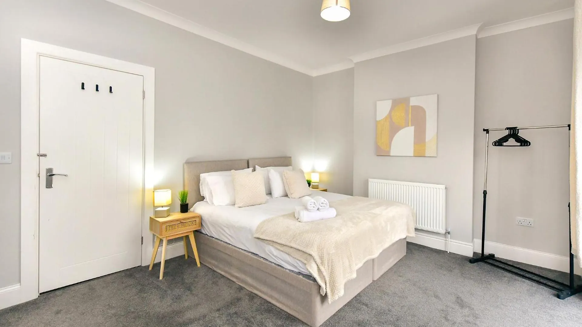 3-Bed Semi-Detached Home Swansea L Near Beach L Sleeps 6 L 4 Beds L By Jmt Stays The Mumbles Apartment