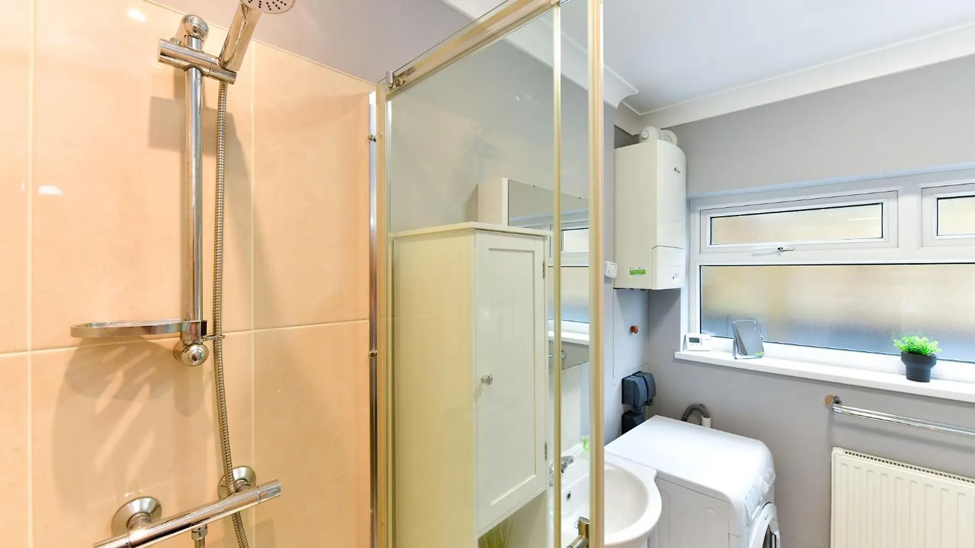 3-Bed Semi-Detached Home Swansea L Near Beach L Sleeps 6 L 4 Beds L By Jmt Stays The Mumbles