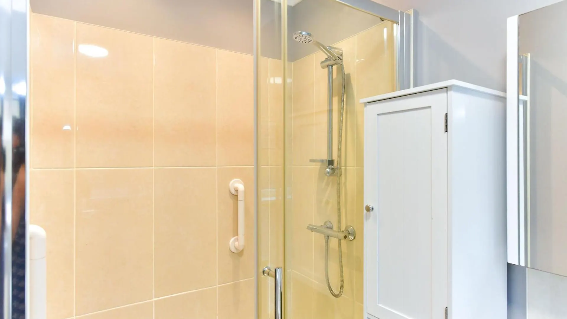 Apartment 3-Bed Semi-Detached Home Swansea L Near Beach L Sleeps 6 L 4 Beds L By Jmt Stays The Mumbles