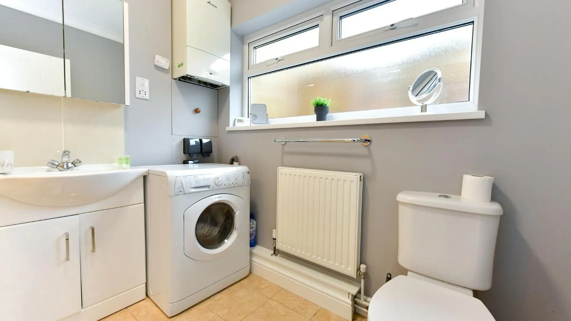 3-Bed Semi-Detached Home Swansea L Near Beach L Sleeps 6 L 4 Beds L By Jmt Stays The Mumbles 0*,